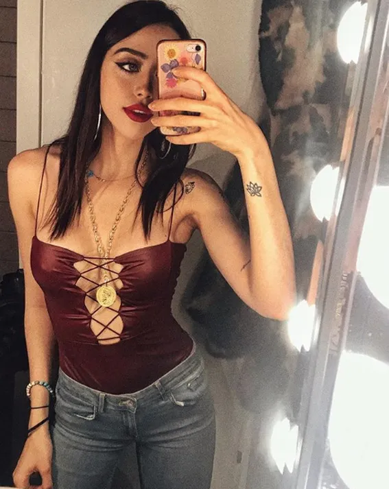Hamdi Alkan'ın kızı Zeynep Alkan duşta paylaştığı fotoğrafla olay oldu
