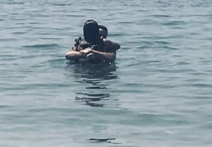 Denizde aşka geldiler! Asena ve eşi Hasan Dere Bodrum'da görüntülendi