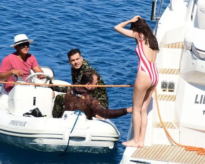 Çağatay Ulusoy ve Duygu Sarışın takipleşmiyor