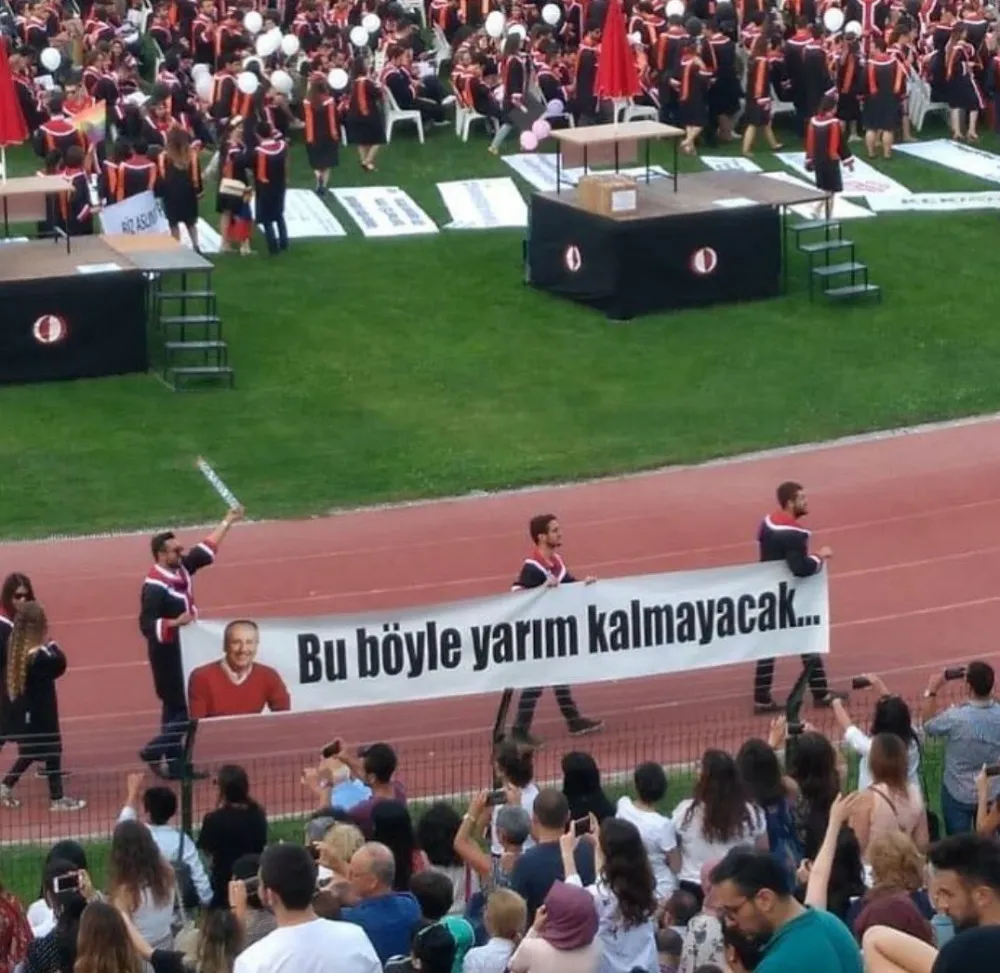ODTÜ mezuniyet törenine Muharrem İnce pankartları damga vurdu