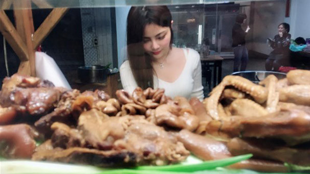 Restoran satışlarını patlatan Taylandlı model kariyerine ara verebilir