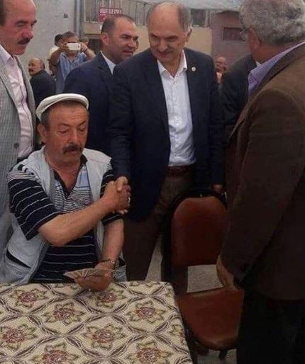 Duruş ve hareketleriyle anı güzelleştirmiş 13 komik karakter