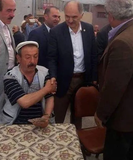 Duruş ve hareketleriyle anı güzelleştirmiş 13 komik karakter
