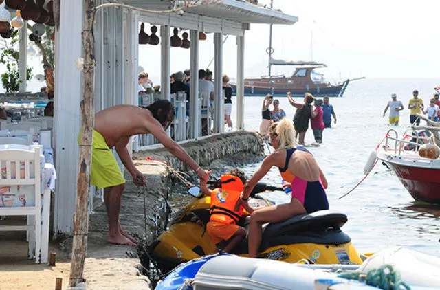 Şeyda Coşkun jet-ski'yle koyları gezdi