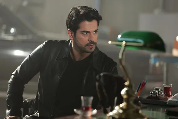 Burak Özçivit tükenmiş: Her şeyim var, hayattan zevk almıyorum