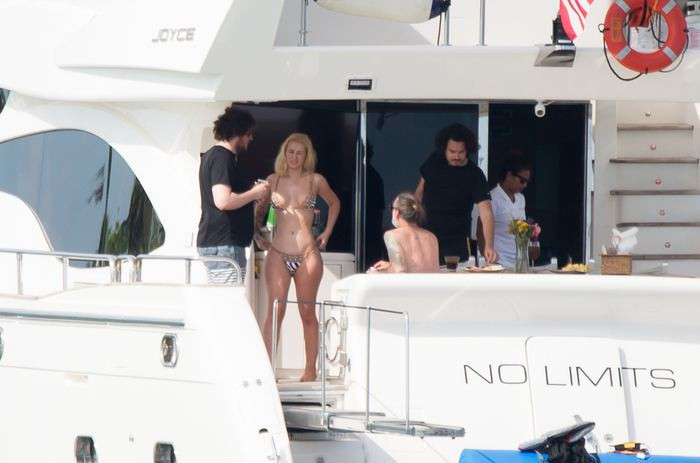 Iggy Azalea'dan lüks yatta twerk dansı