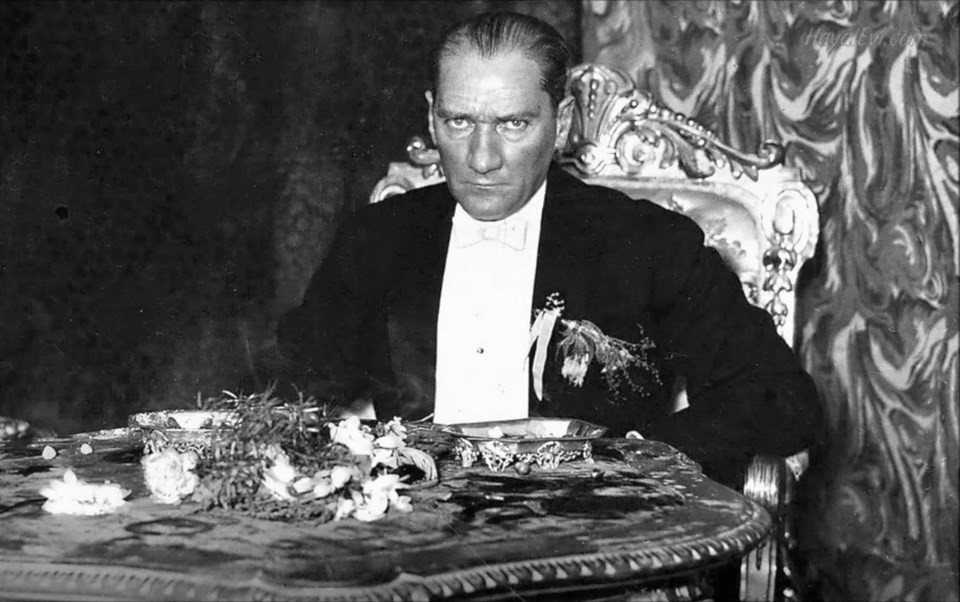 Atatürk'e Türk'e benzemiyor diyen AKP'li başkana Stalin gerekçeli beraat