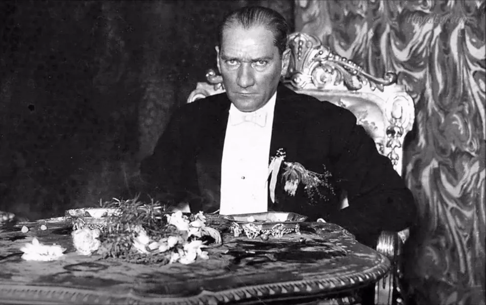 Atatürk'e Türk'e benzemiyor diyen AKP'li başkana Stalin gerekçeli beraat