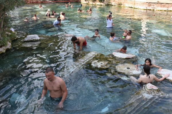 Pamukkale'nin saklanamayan cenneti: Kleopatra Havuzu