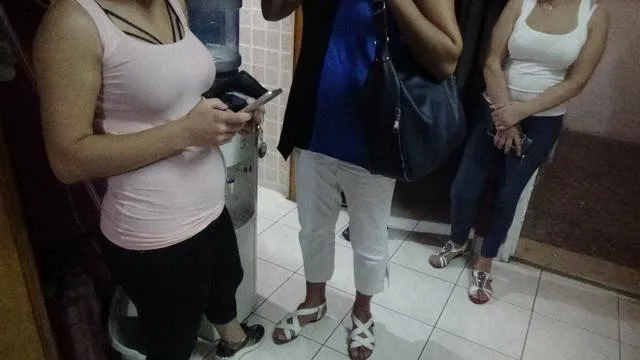 Masaja gidip ahlak polisi tarafından karşılanınca şoke oldular
