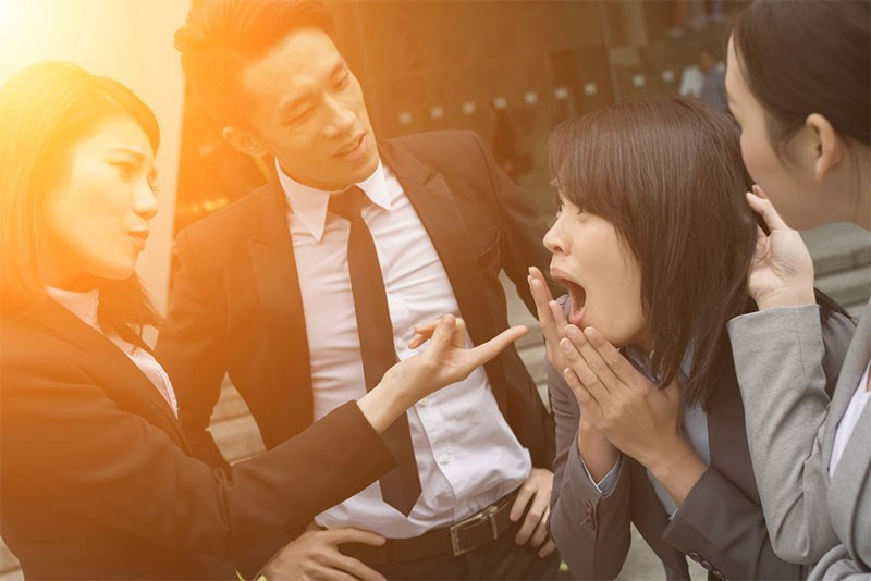 Şoke eden olay! Erkekleri işitme yetisini kaybetti