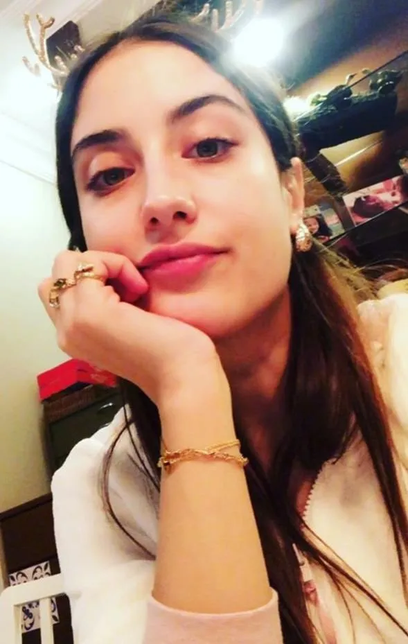 Hazal Kaya ve Ali Atay'ın düğün davetiyesi tepki çekti