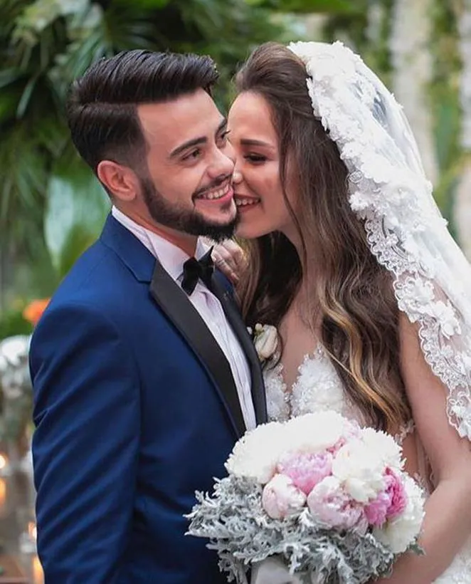 Rüzgar Erkoçlar ile eşi Tuğba Beyazoğlu'ndan aşk pozu