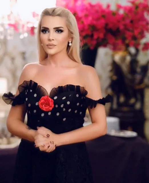 Selin Ciğerci ve Gökhan Çıra nişanlandı