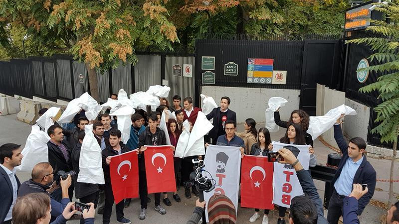Resulayn'da yakalanan teröristlerin kafasına çuval geçirildi