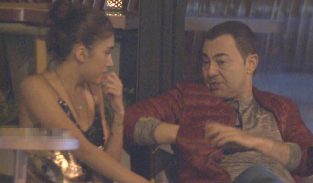 Chloe'den eser kalmadı! Serdar Ortaç gizemli bir kadınla...