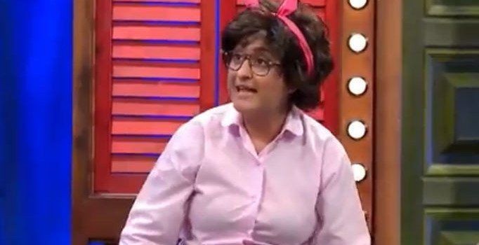 Güldür Güldür'ün Naime'sine bakın! Beyaz mini elbisesiyle bambaşka çıktı