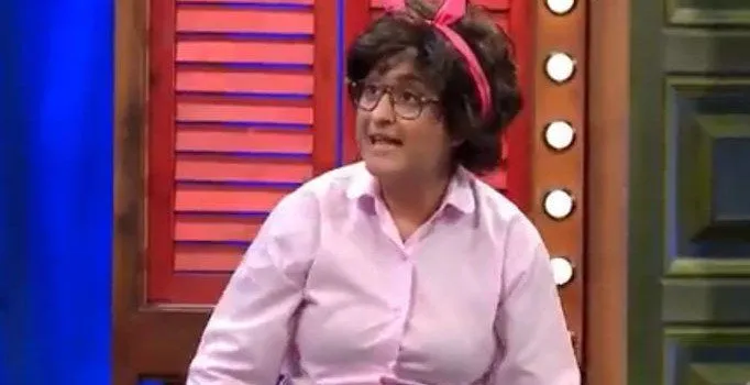 Güldür Güldür'ün Naime'sine bakın! Beyaz mini elbisesiyle bambaşka çıktı