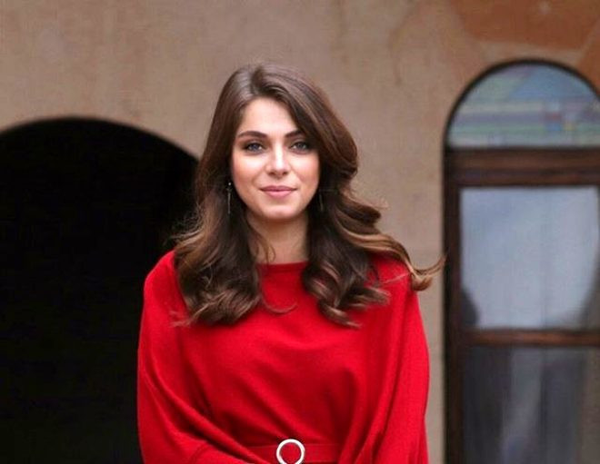 Hercai izleyicilerini sinir eden Yaren'in havuz pozlarına beğeni yağdı