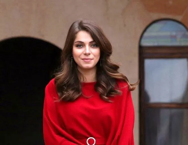 Hercai izleyicilerini sinir eden Yaren'in havuz pozlarına beğeni yağdı