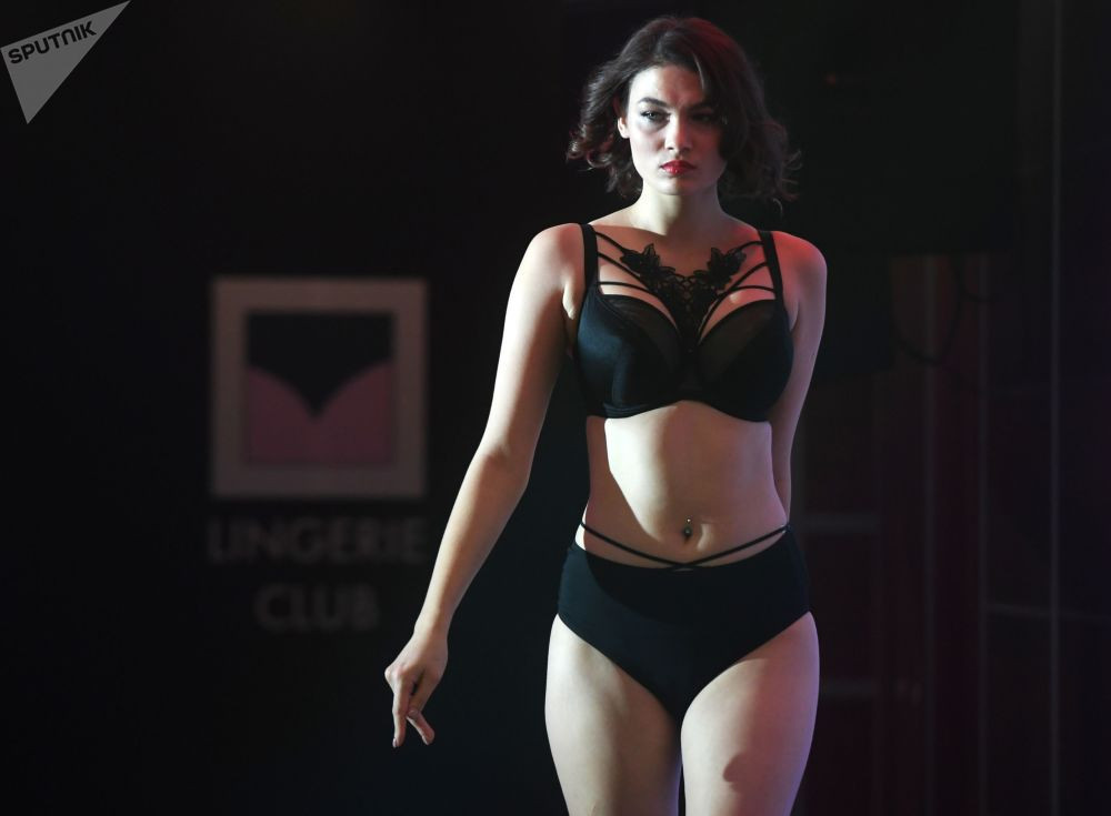Lingerie Moda Haftası'ndan göz alıcı kareler