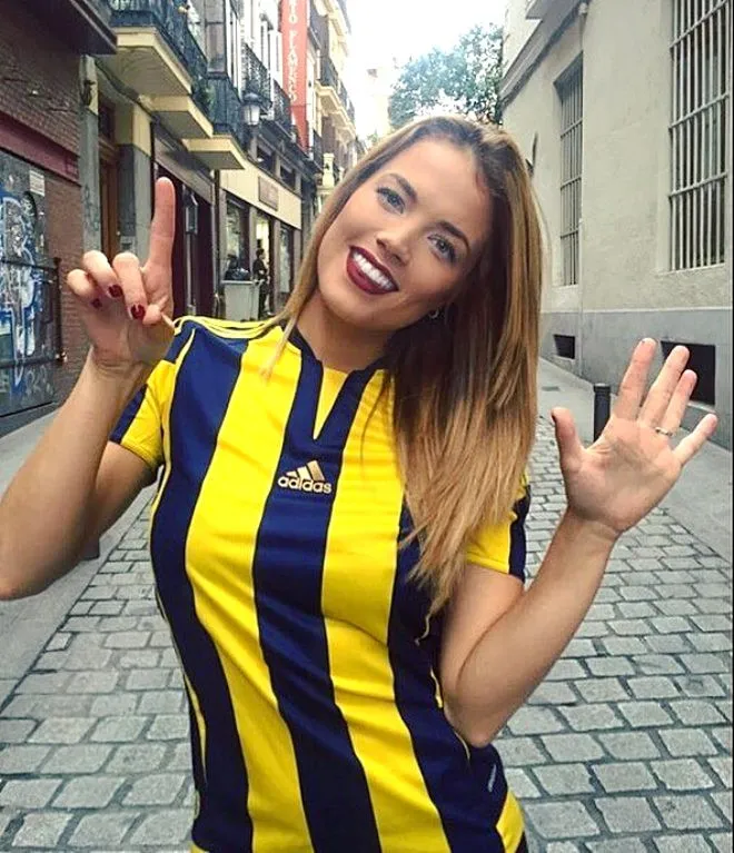 Aly Eckman çıplak pozlarıyla Instagram sansürüne meydan okudu
