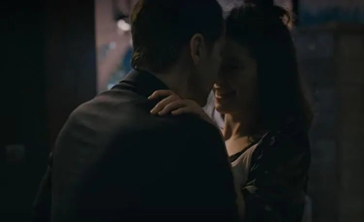 Beren Saat'in Atiye'deki sevişme sahneleri olay oldu!