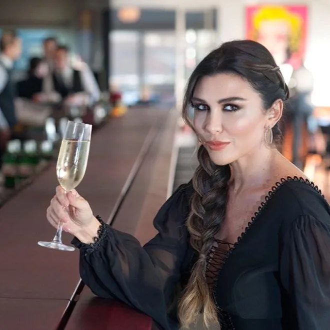 Hamdi Alkan'ın eşi Selen Görgüzel'in kızı güzelliğiyle nefes kesiyor