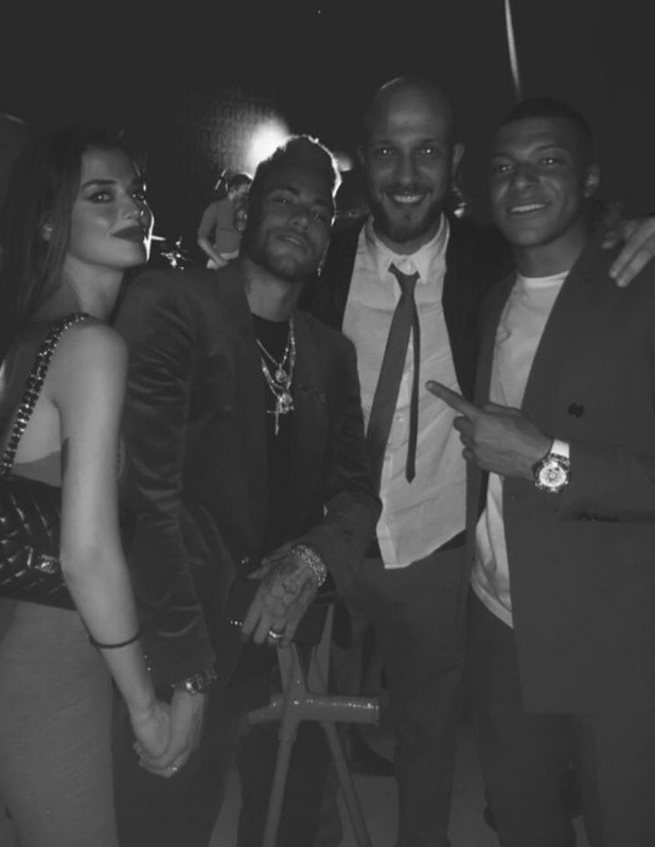 Neymar'la görüntülenen Elif Aksu'yu Conor Mcgregor kaptı