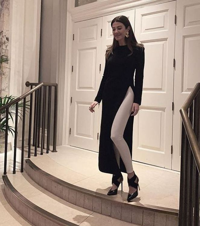 Kıvanç Tatlıtuğ'un stil danışmanı eşi Başak Dizer Tatlıtuğ şıklığıyla büyüledi