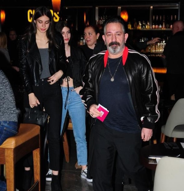 Cem Yılmaz muhabire Hilal Cebeci de Cem Yılmaz'a fena patladı