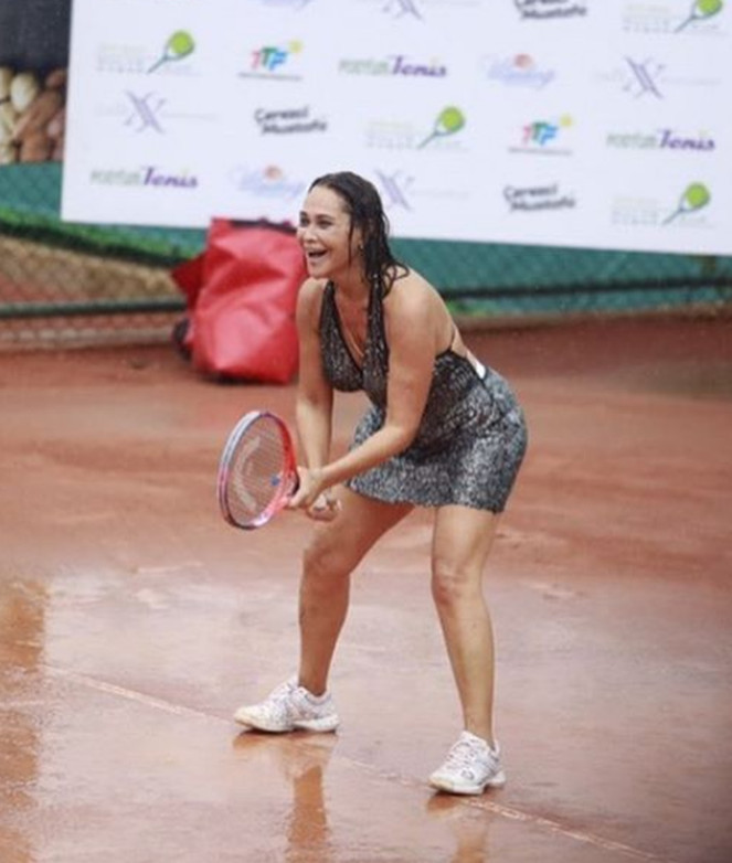 Hülya Avşar ve Zehra Çilingiroğlu analı kızlı sporda