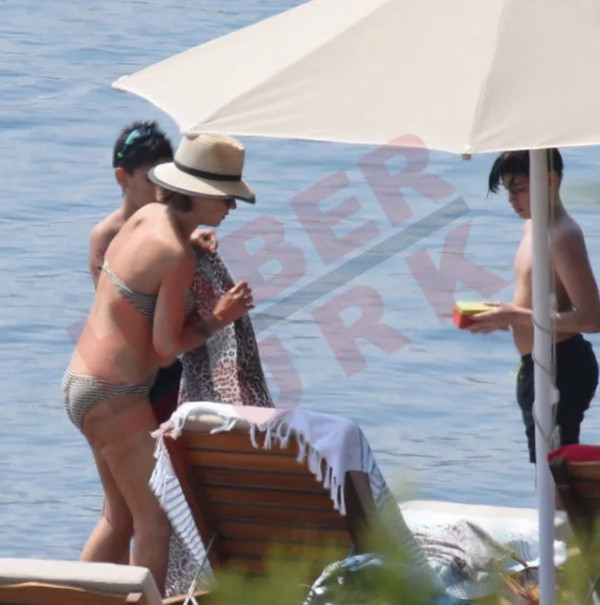 Gülben Ergen bikinili yakalandı