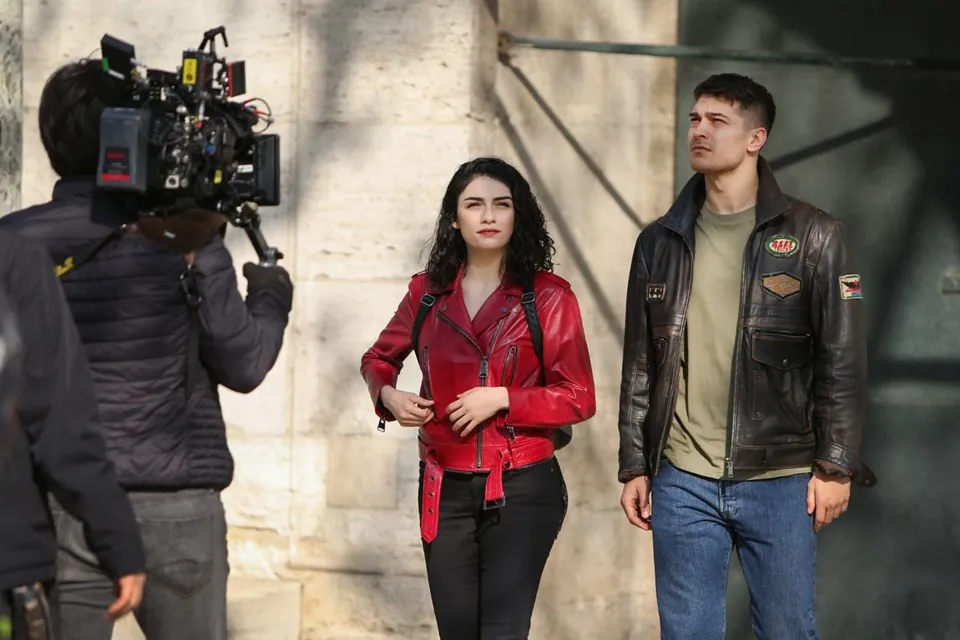 Netflix'in Türk dizisi Love 101'in bomba oyuncu kadrosu ne zaman başlıyor?