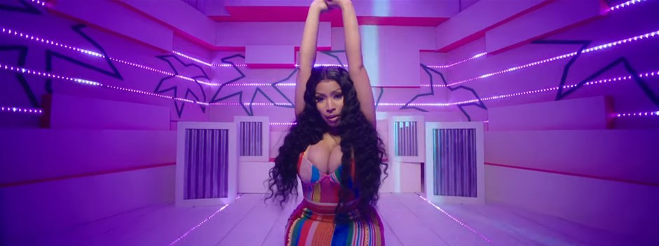 Nicki Minaj'ın sınırları zorlayan klibi sahneleriyle nefes kesti!