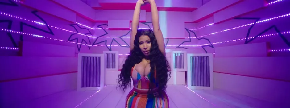 Nicki Minaj'ın sınırları zorlayan klibi sahneleriyle nefes kesti!