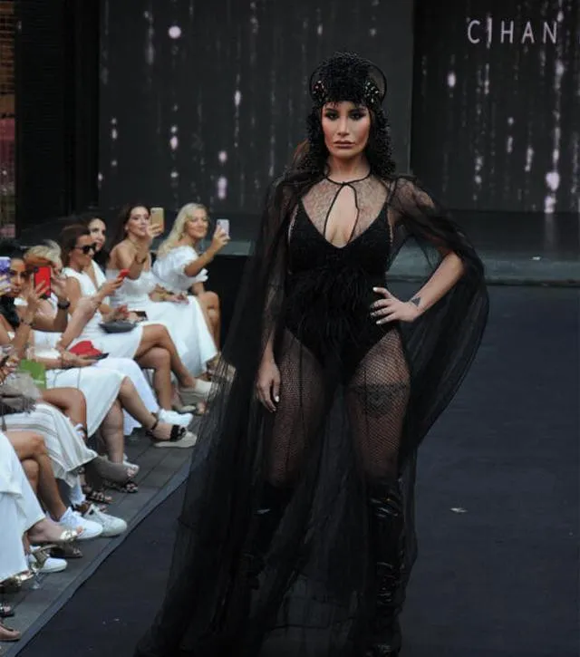İrem derici podyuma çıktı!