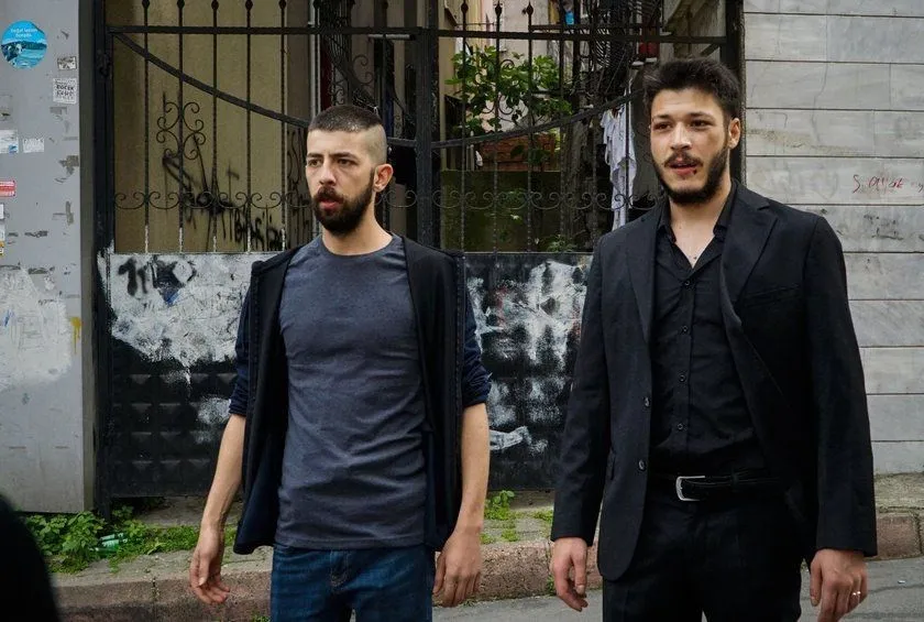 Pınar Deniz Netflix'in Türk dizisi Love 101'de hangi rolde oynayacak?