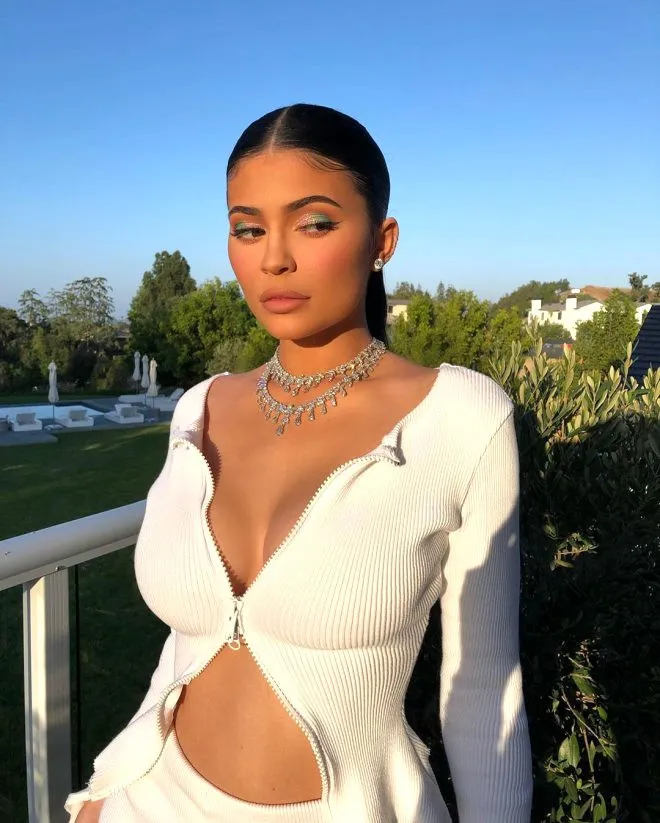 Kylie Jenner çırılçıplak soyundu! Yok böyle vücut