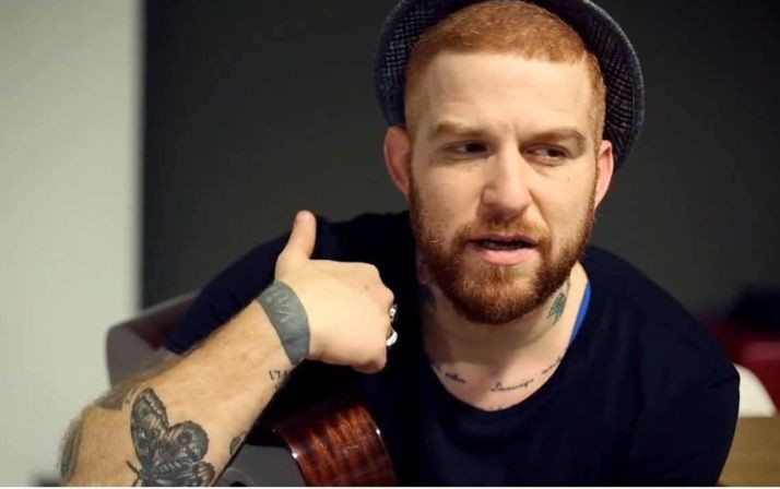Gökhan Özoğuz'dan Nedim Şener'e Ömer Halisdemir afişiyle cevap!