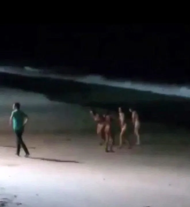 Turizm cenneti adada 5 kadın 1 erkek turist çırılçıplak yakalandı