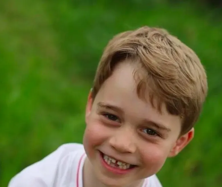 Kate Middleton Prens George'un yeni fotoğraflarını paylaştı