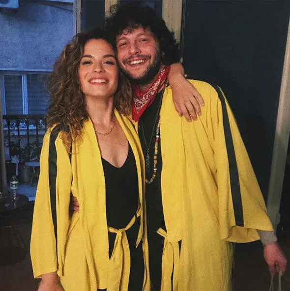 Aslı Bekiroğlu sevgilisini öpmeye doyamadı