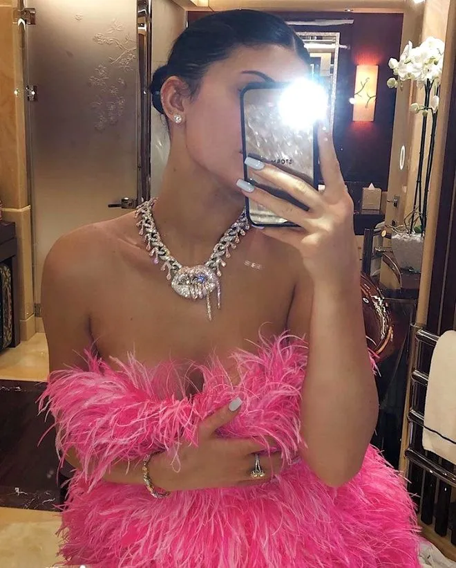 Kylie Jenner'a sevgilisi 2 milyon TL değerinde mücevher hediye etti