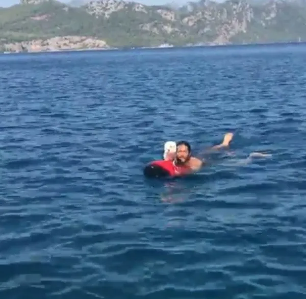 Demet Özdemir ve Can Yaman'ın birlikte tatilini o ayrıntı ortaya çıkardı!