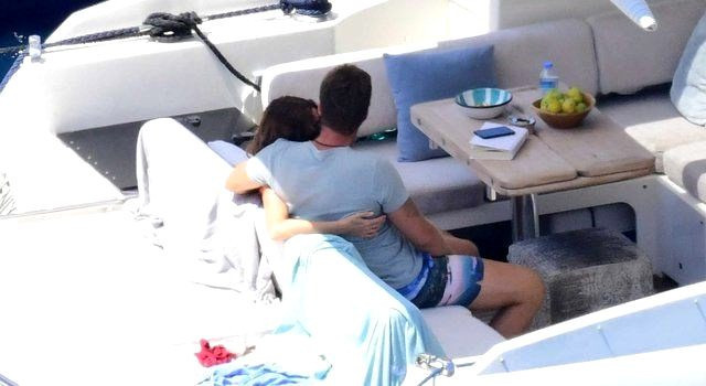Kıvanç Tatlıtuğ ve Başak Dizer 700 bin liralık tekneleriyle tatilde