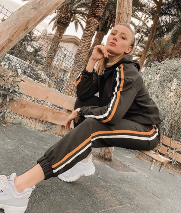 Gizem Karaca'nın bikinili pozu olay oldu