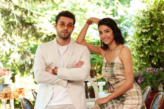 Aybüke Pusat ve Dilan Çiçek Deniz'in arasına aşk dedikodusu girdi
