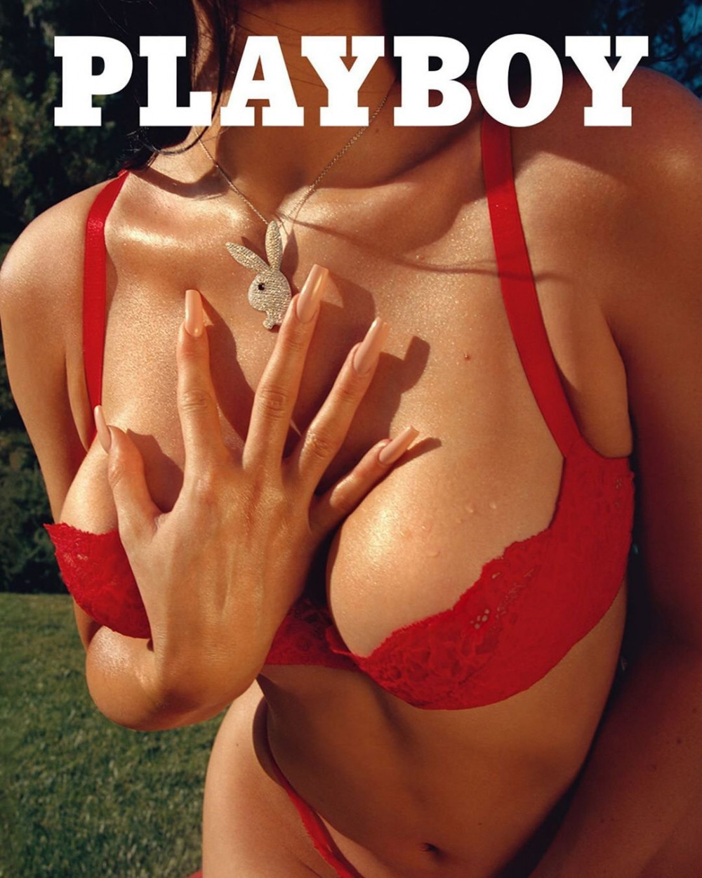 Kylie Jenner Playboy dergisi için seksi pozlar verdi