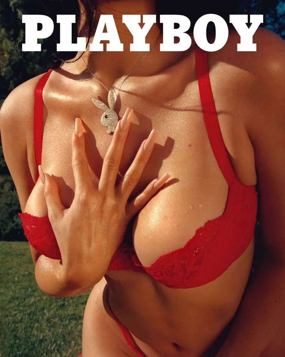 Kylie Jenner Playboy dergisi için seksi pozlar verdi